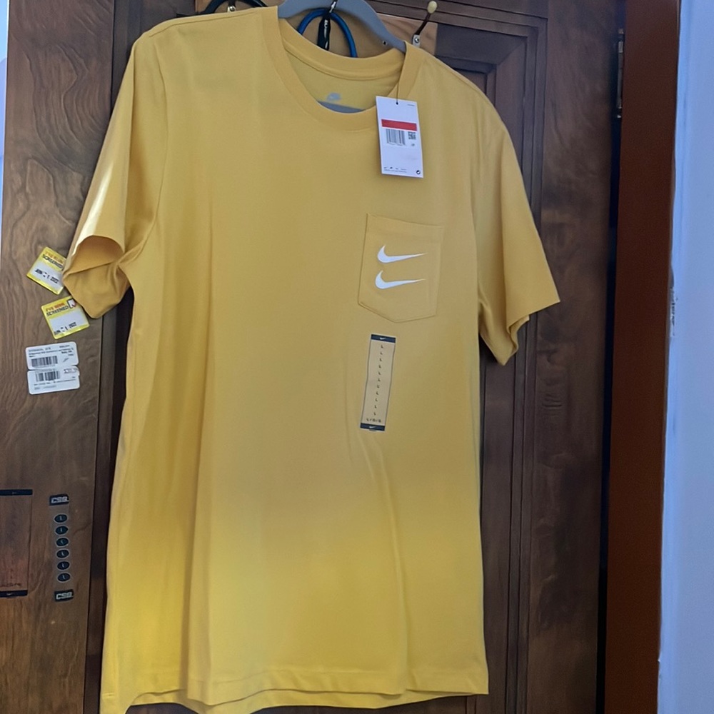 Large (L) Nike Men Pocket Tee